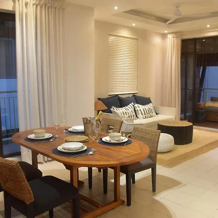 Blue Waves Beachfront Penthouse Flic en Flac Exterior photo